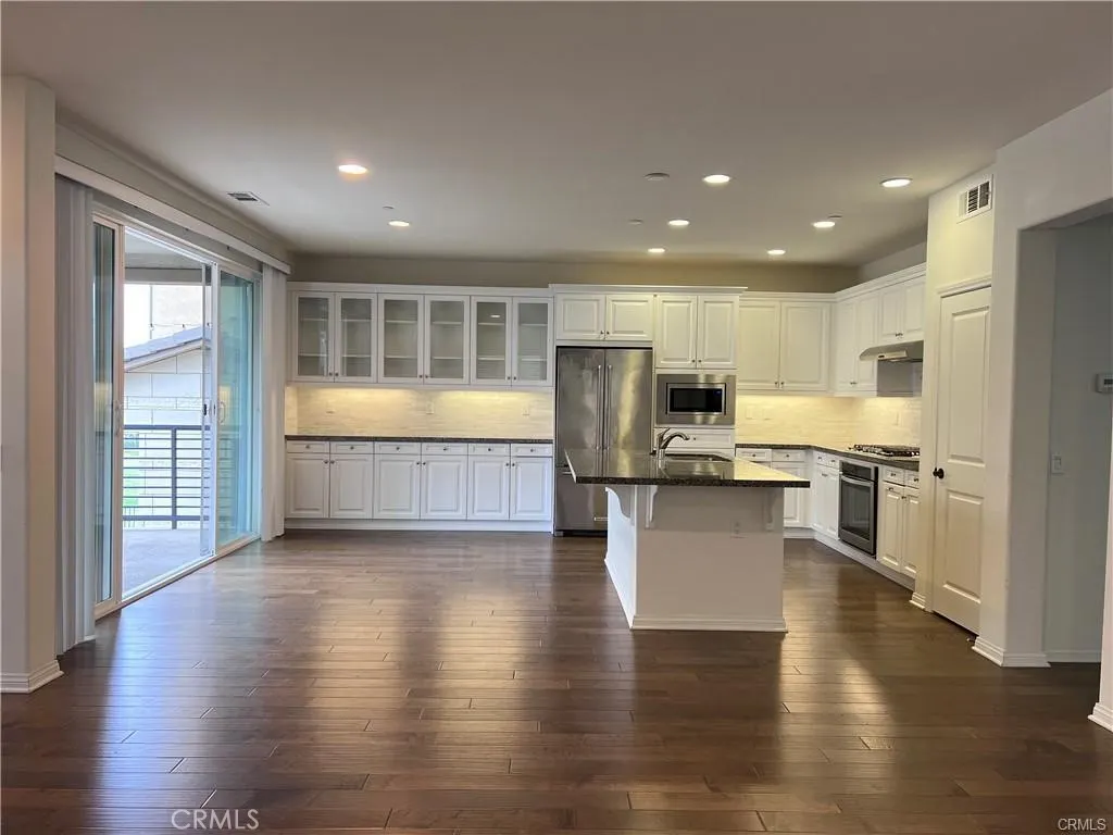 1121 Livingston Lane