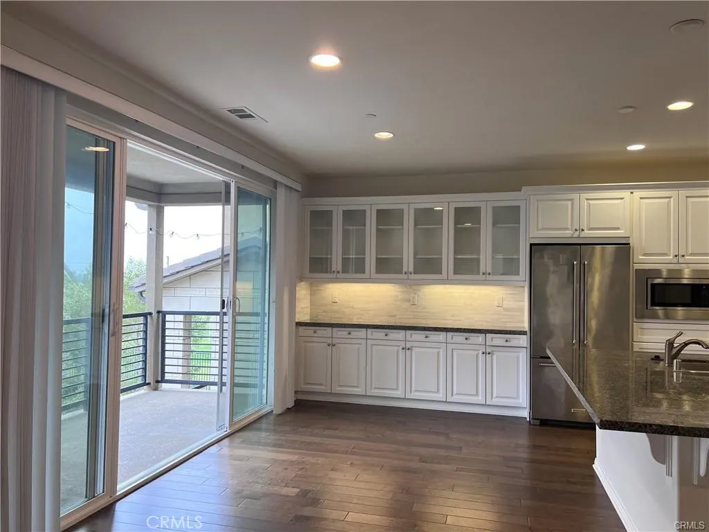 1121 Livingston Lane