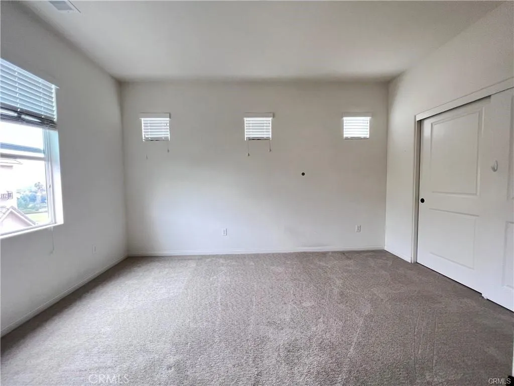 1121 Livingston Lane