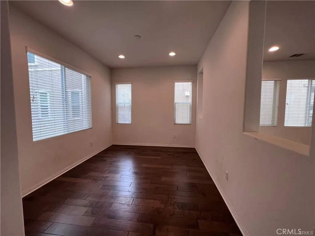 1121 Livingston Lane