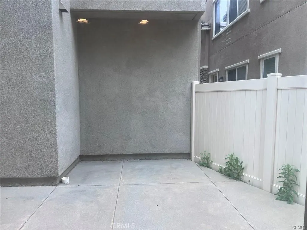 1121 Livingston Lane