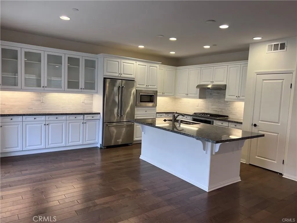1121 Livingston Lane