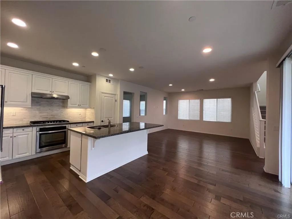 1121 Livingston Lane