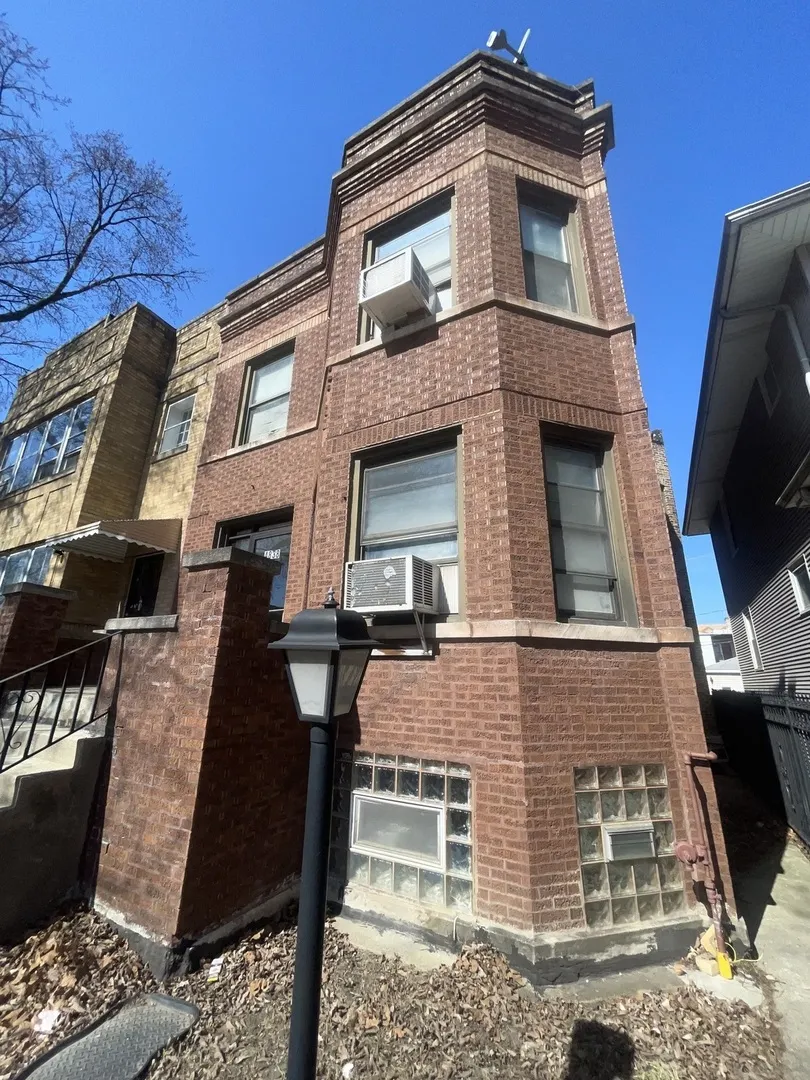 4838 W Iowa Street IL