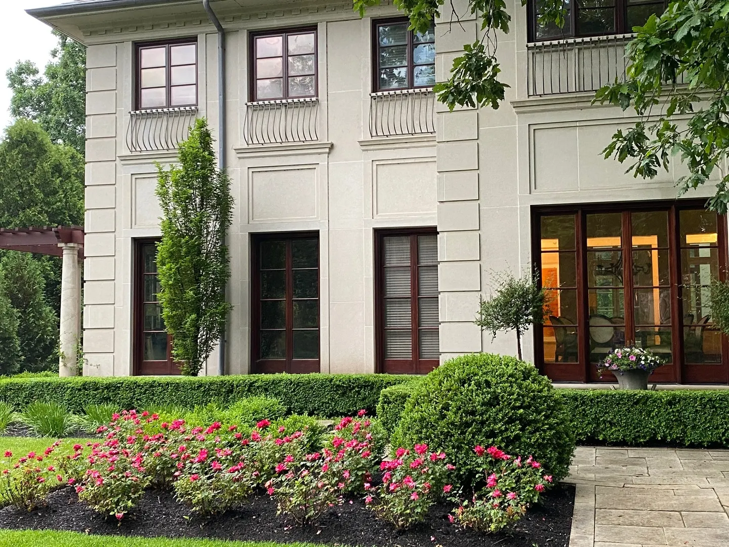 528 Roslyn Road IL
