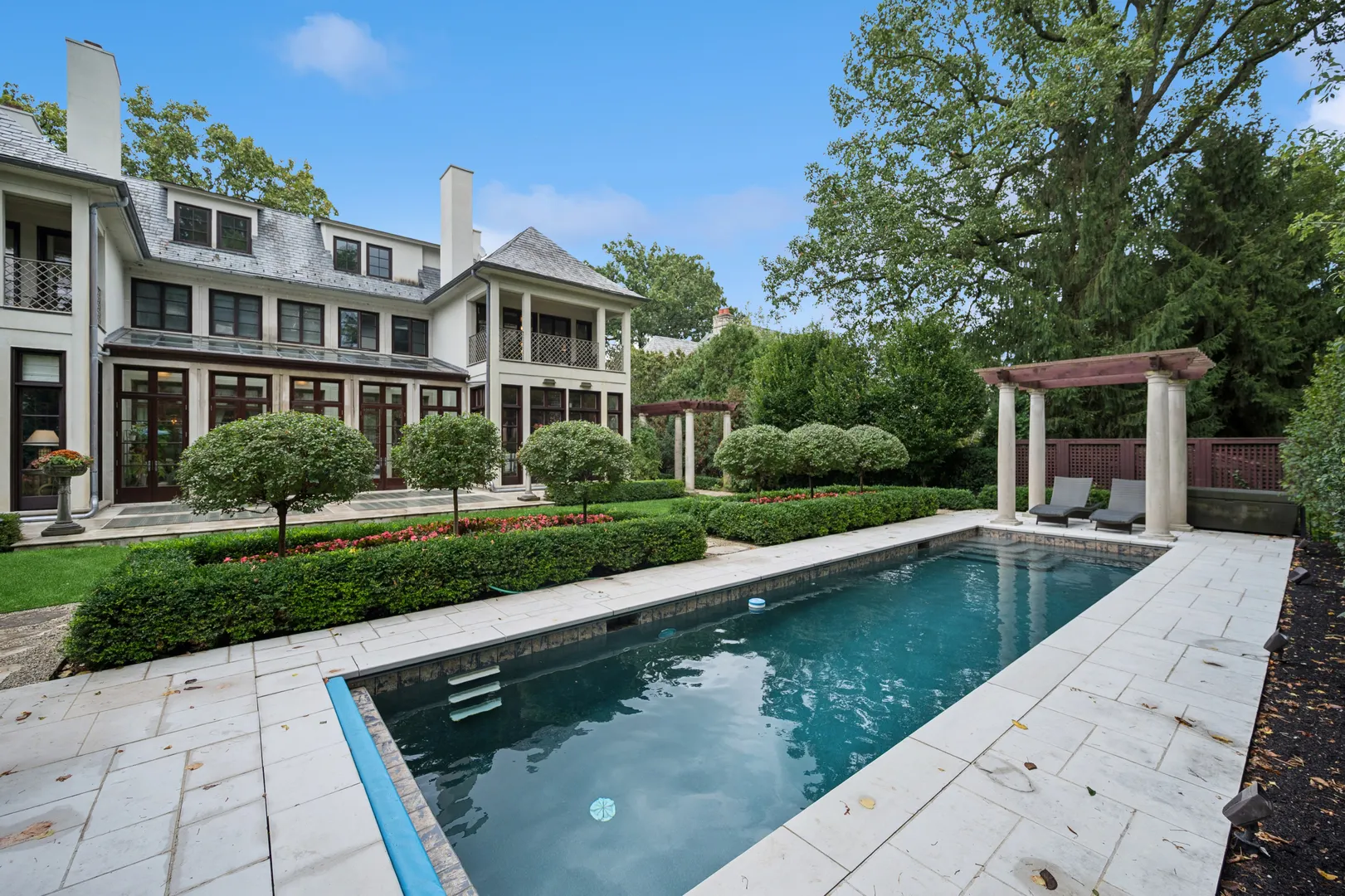 528 Roslyn Road IL