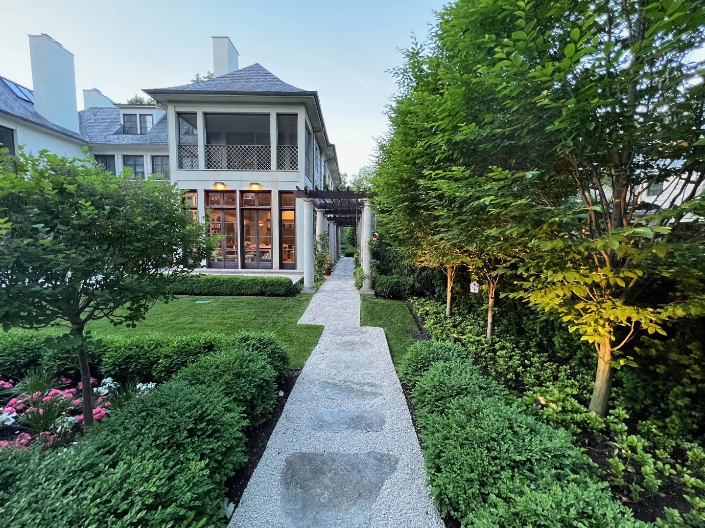 528 Roslyn Road IL