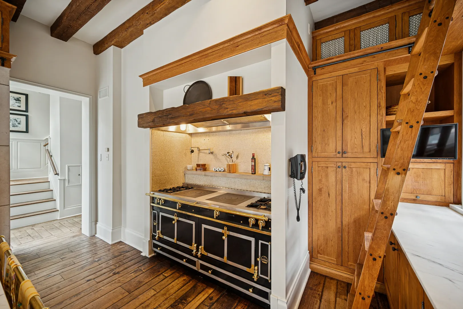 528 Roslyn Road IL