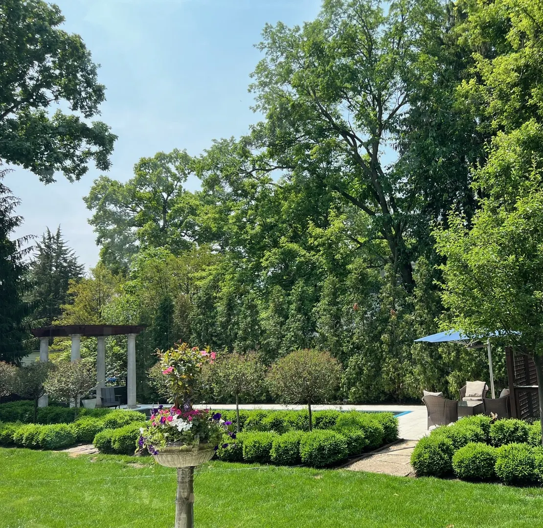 528 Roslyn Road IL