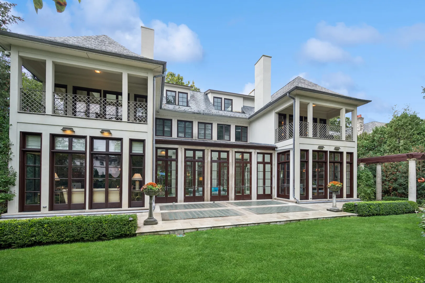 528 Roslyn Road IL