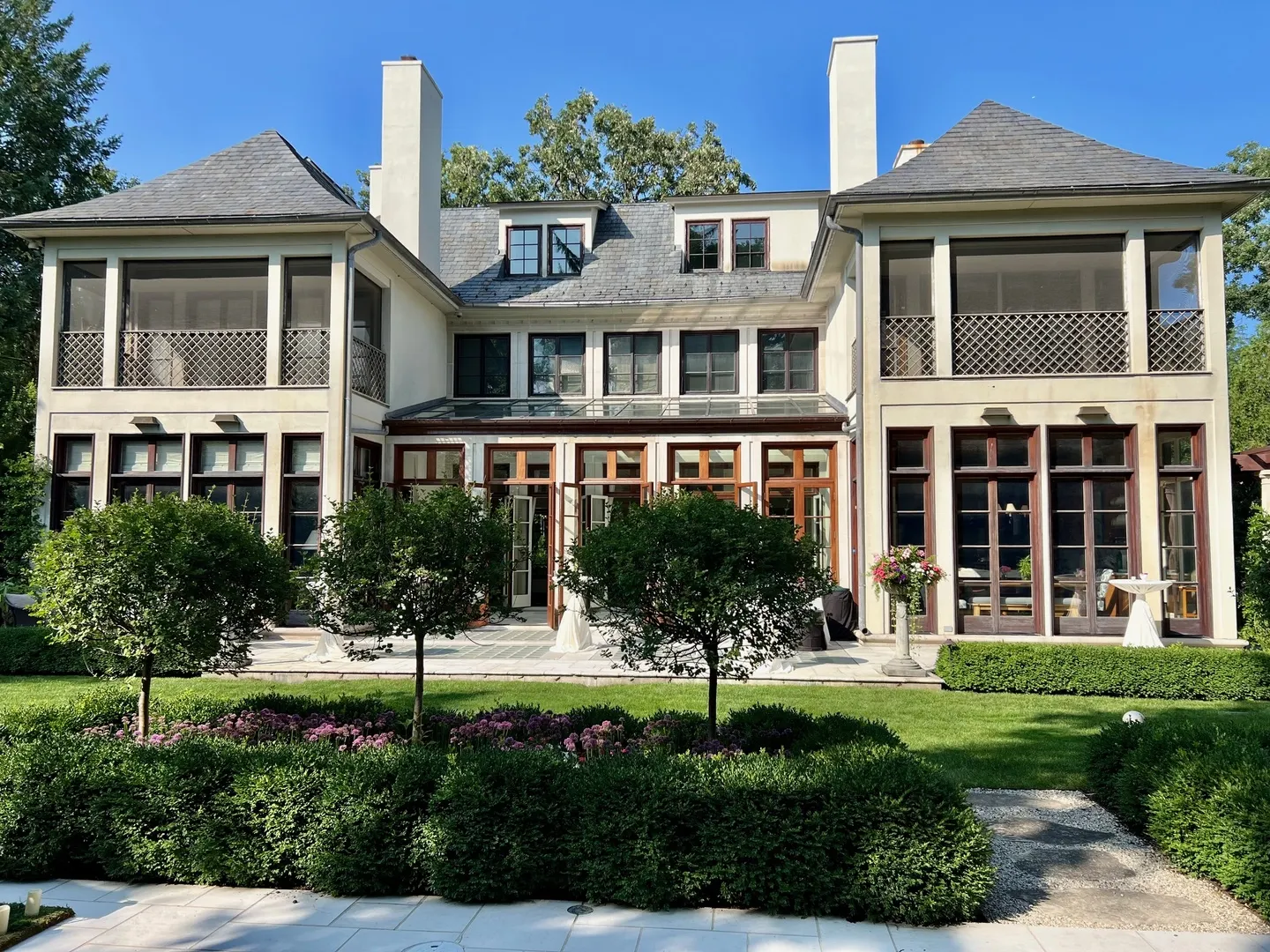 528 Roslyn Road IL