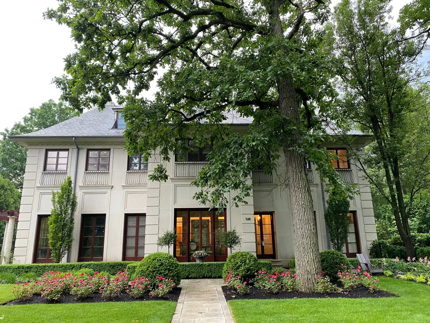 528 Roslyn Road IL