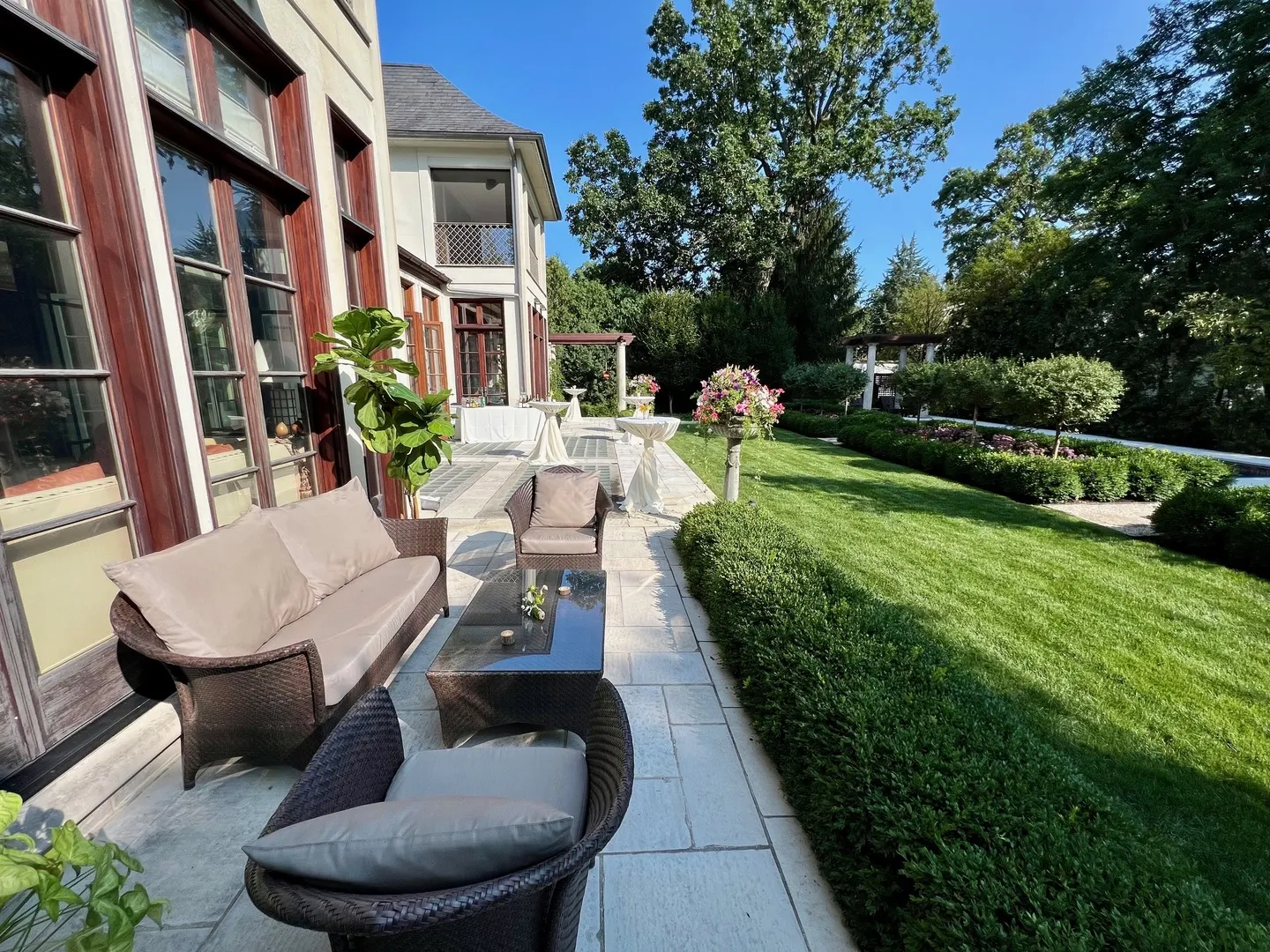 528 Roslyn Road IL
