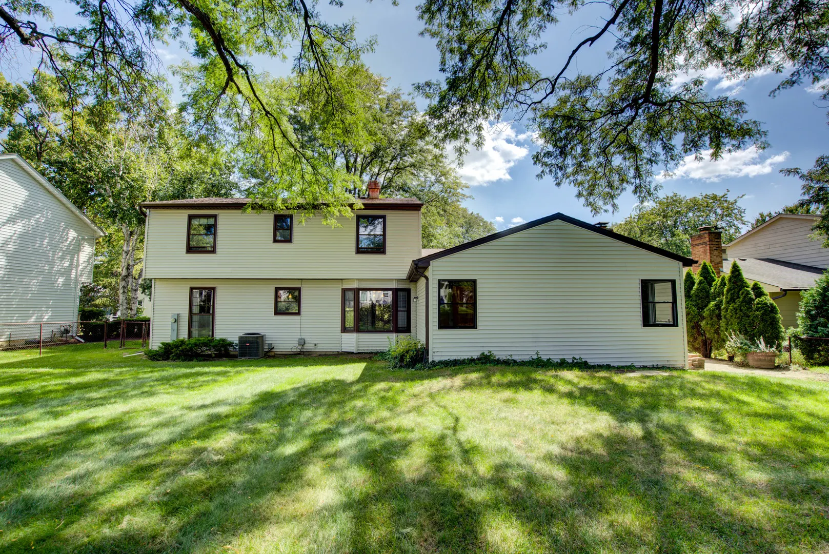 907 Secretariat Drive IL