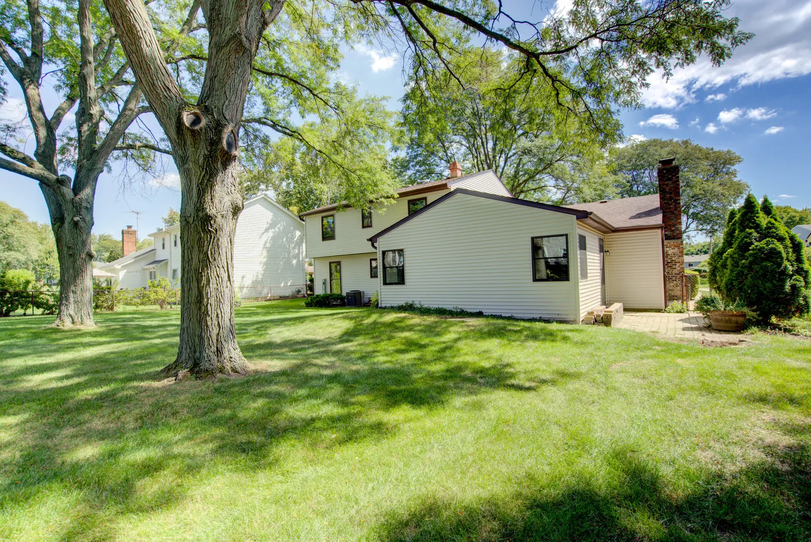 907 Secretariat Drive IL