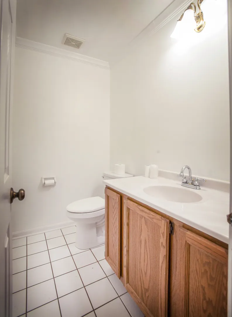2705 Colonial Drive IL