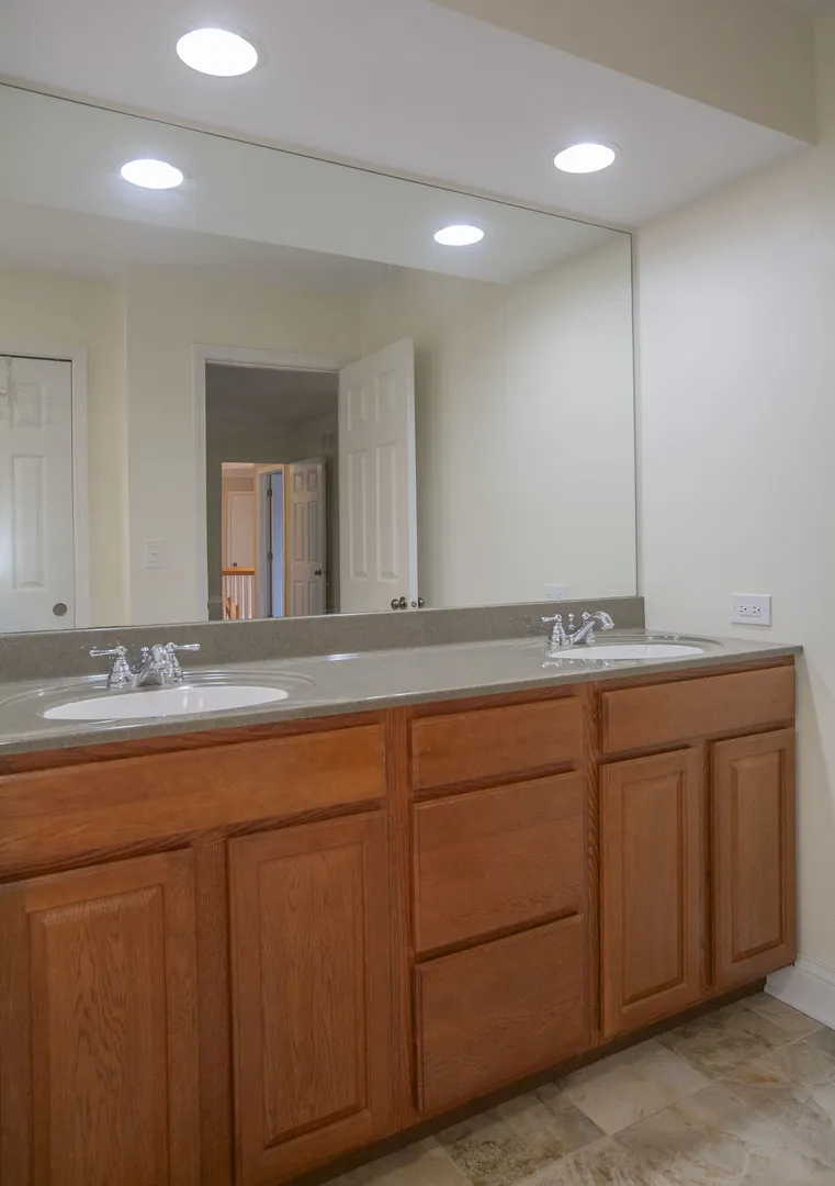 2705 Colonial Drive IL