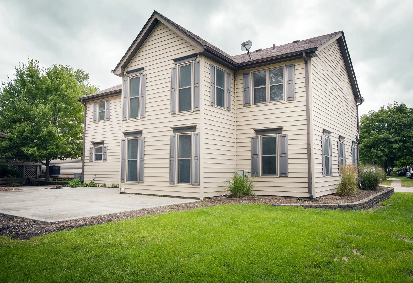 2705 Colonial Drive IL