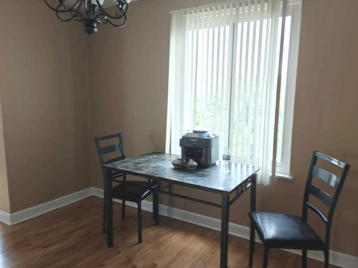 425 Walnut Creek Lane 1401 IL