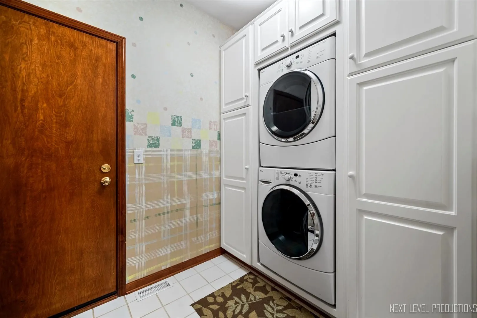 1919 Waverly Circle IL