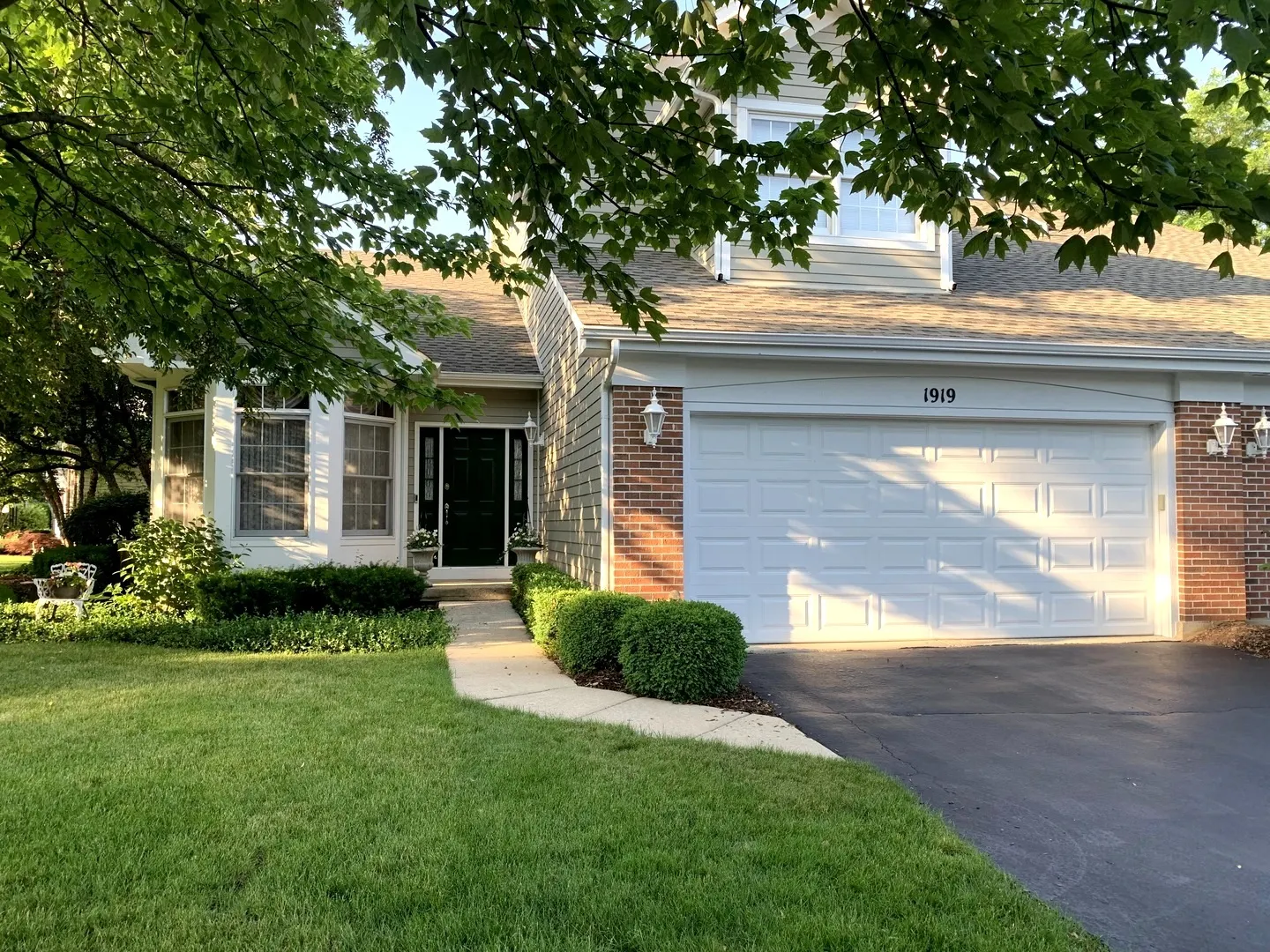1919 Waverly Circle IL