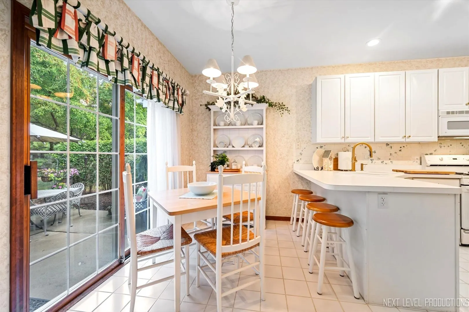 1919 Waverly Circle IL