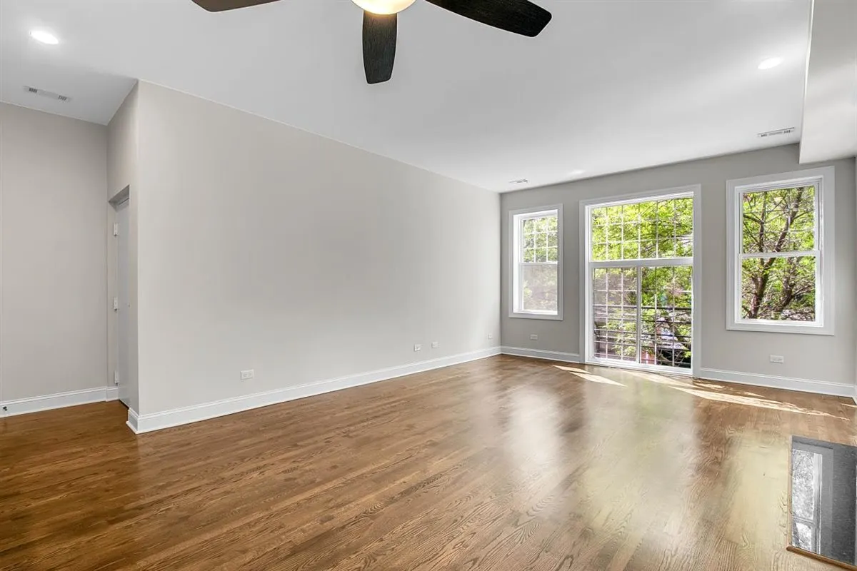 1322 W Belmont Avenue 2W IL