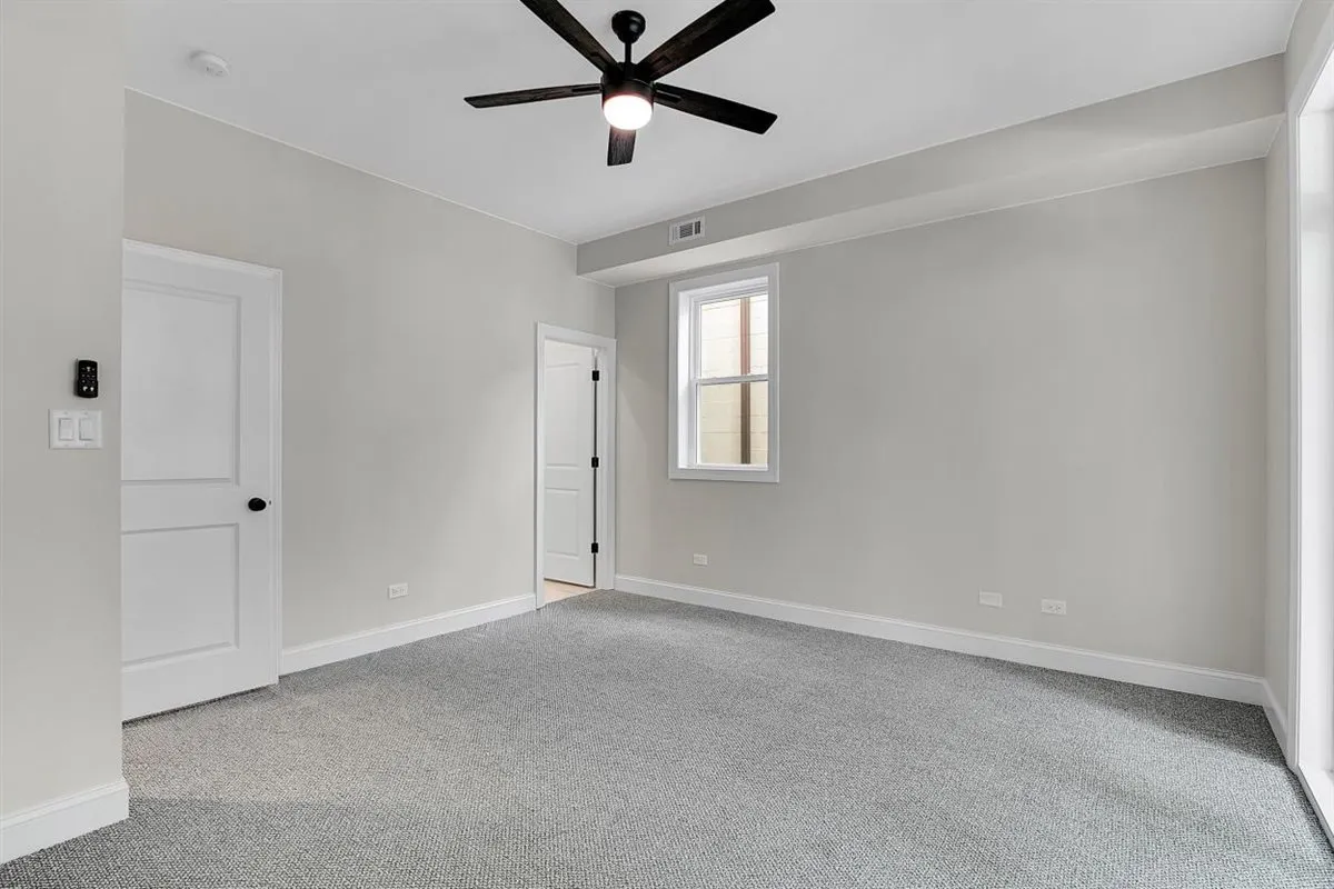 1322 W Belmont Avenue 2W IL