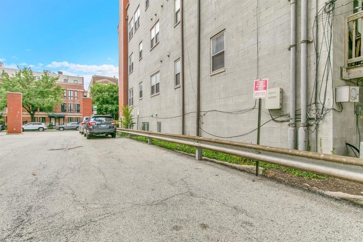 1322 W Belmont Avenue 2W IL