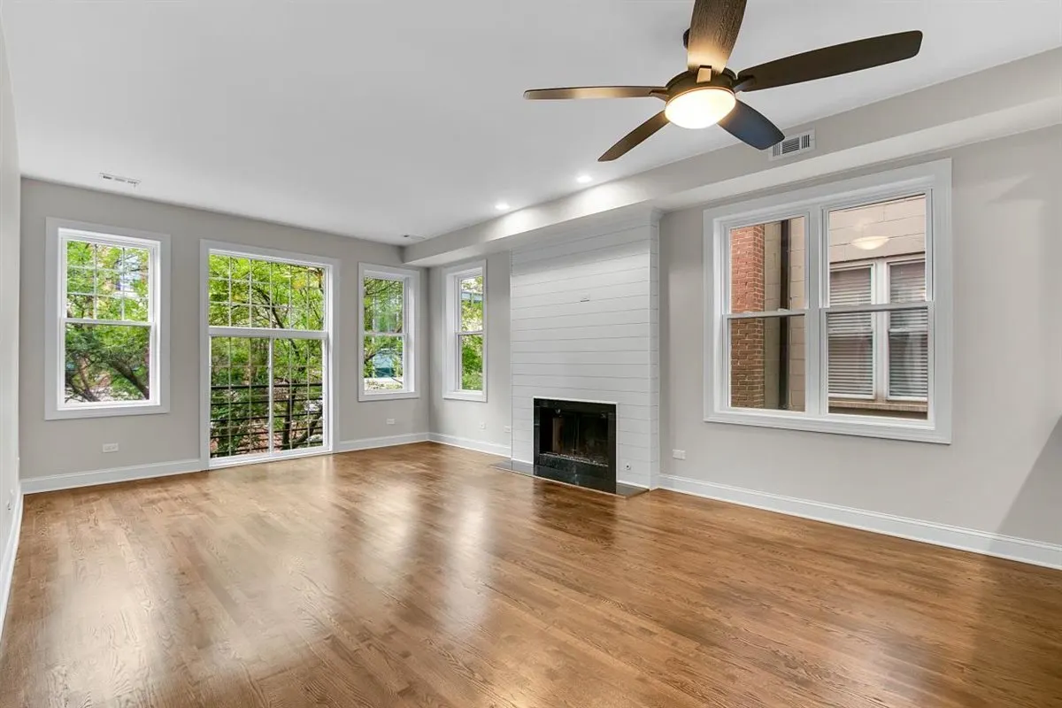 1322 W Belmont Avenue 2W IL