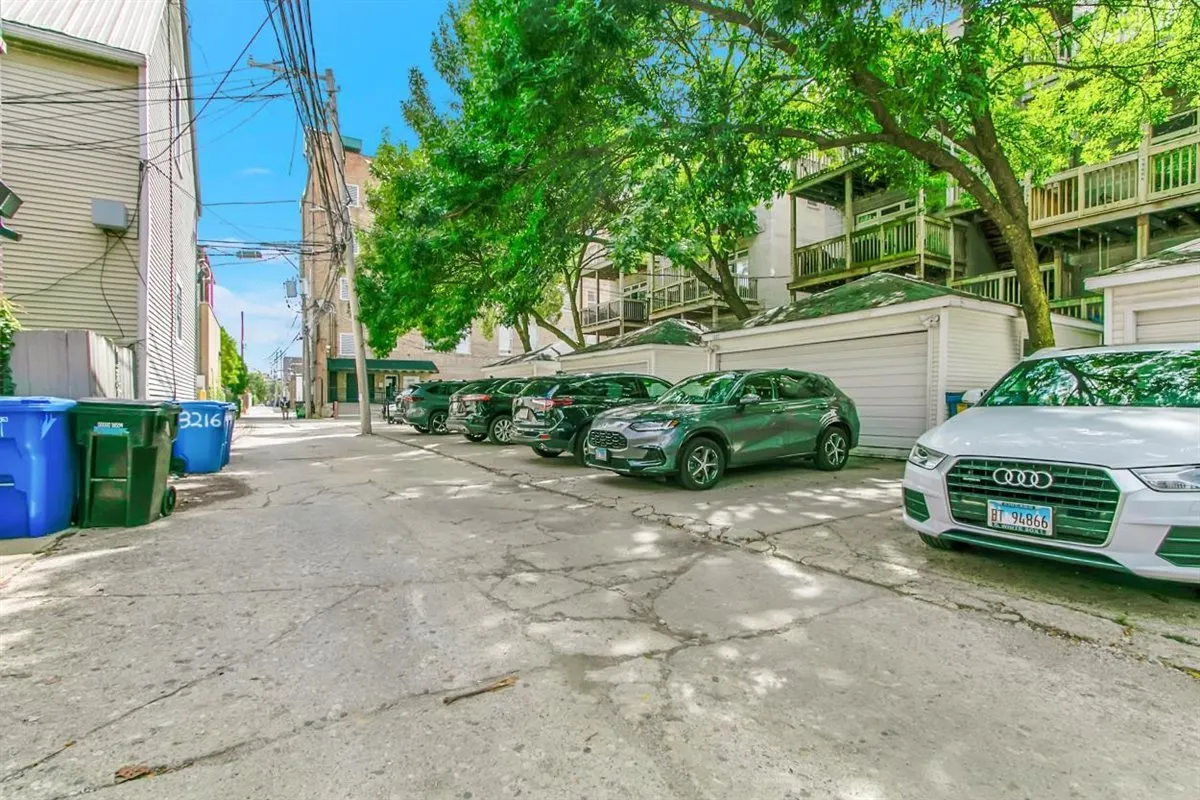 1322 W Belmont Avenue 2W IL
