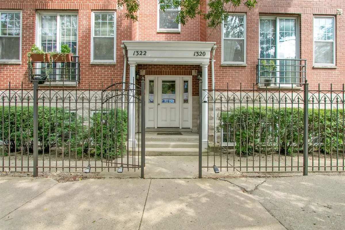 1322 W Belmont Avenue 2W IL