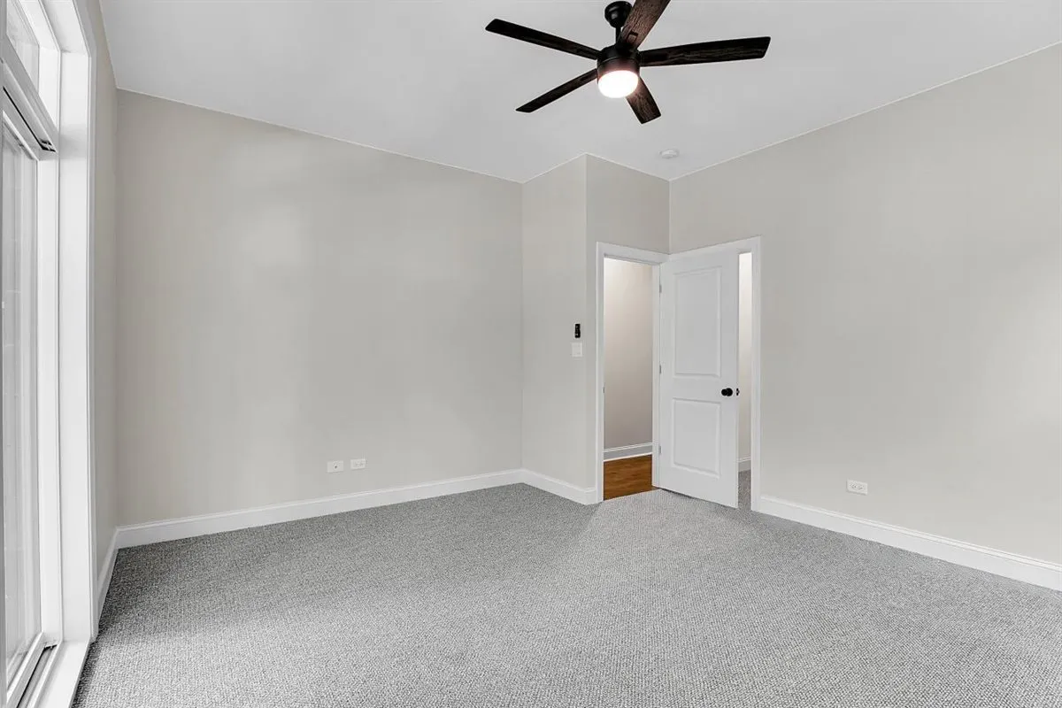1322 W Belmont Avenue 2W IL