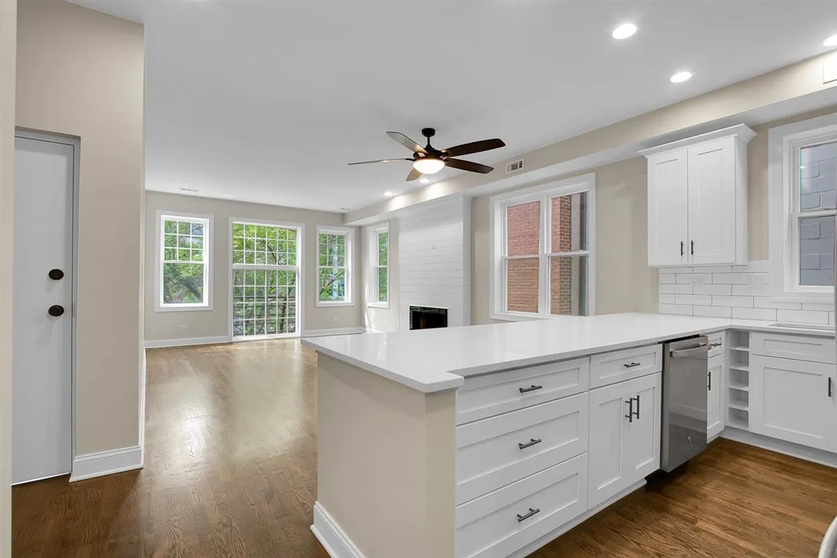 1322 W Belmont Avenue 2W IL