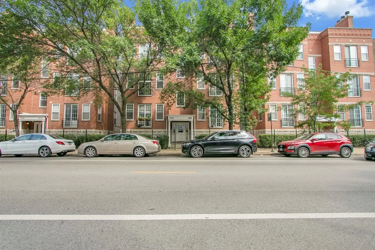 1322 W Belmont Avenue 2W IL