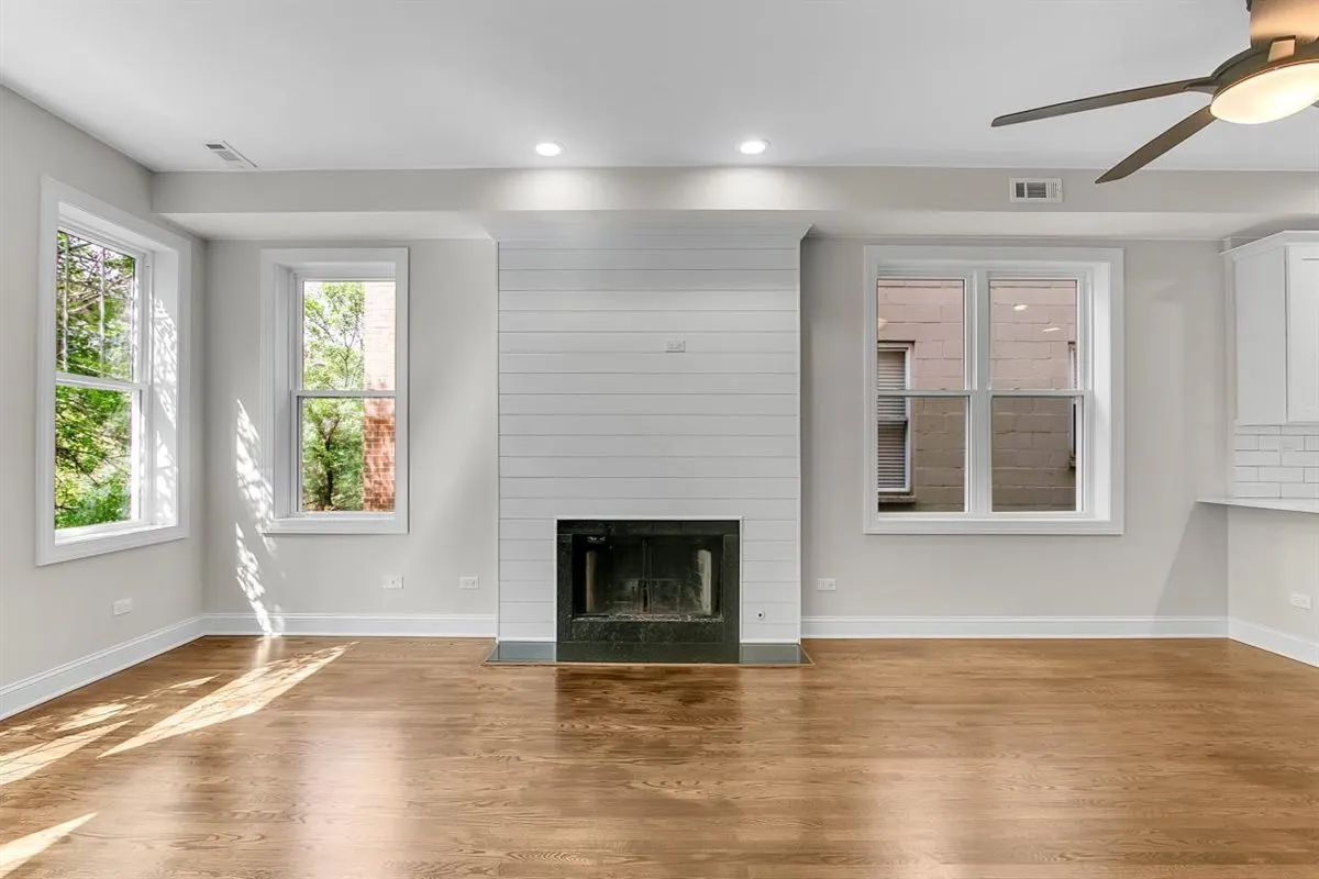 1322 W Belmont Avenue 2W IL