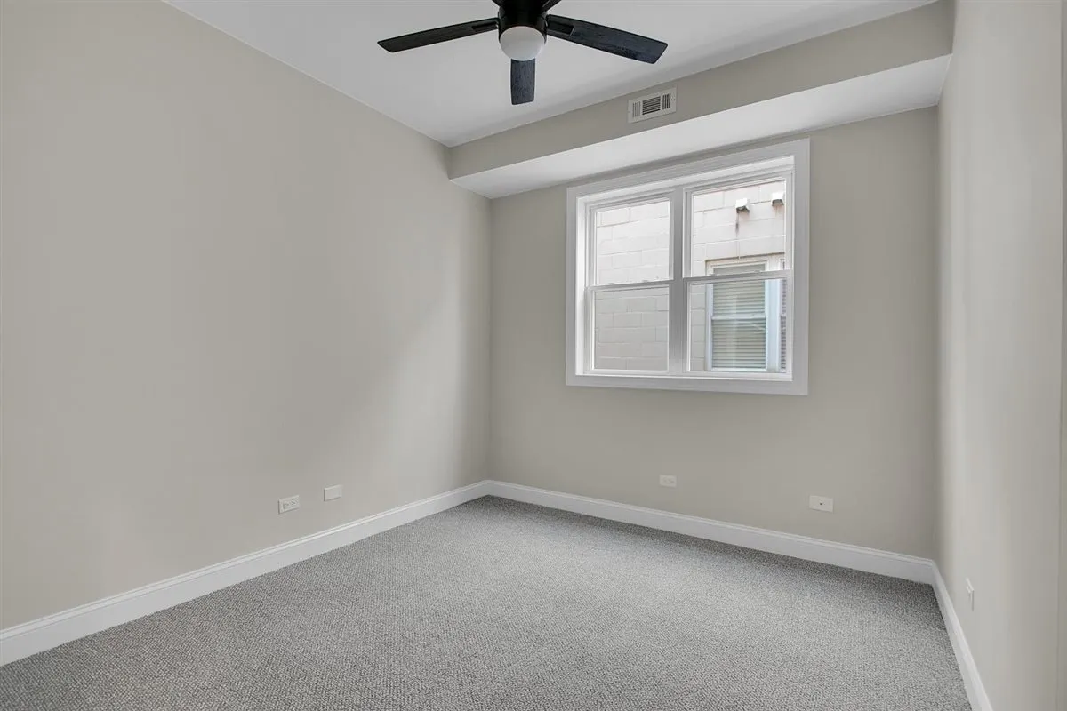1322 W Belmont Avenue 2W IL