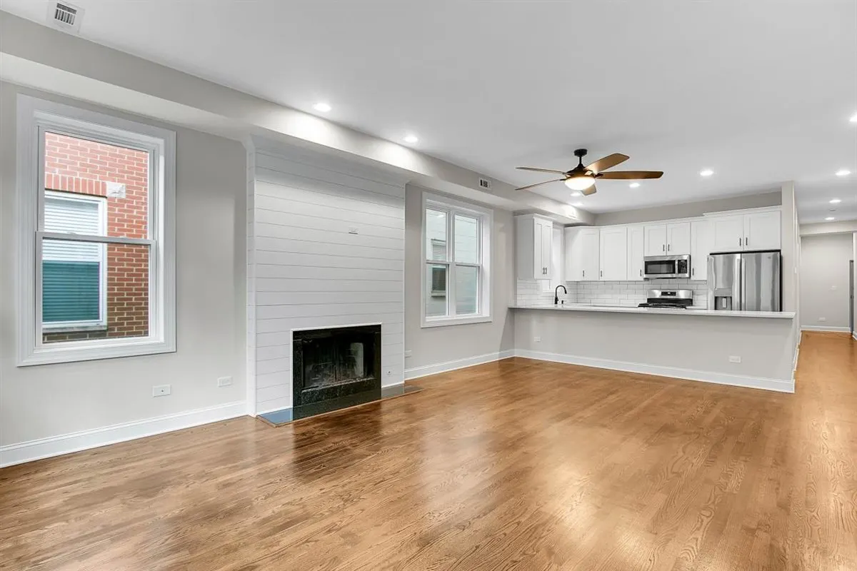 1322 W Belmont Avenue 2W IL