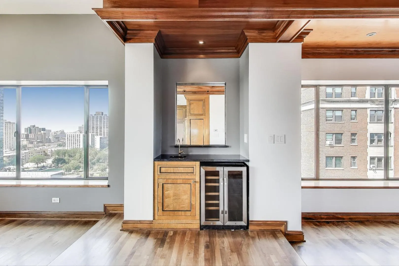 707 W Junior Terrace 12 IL