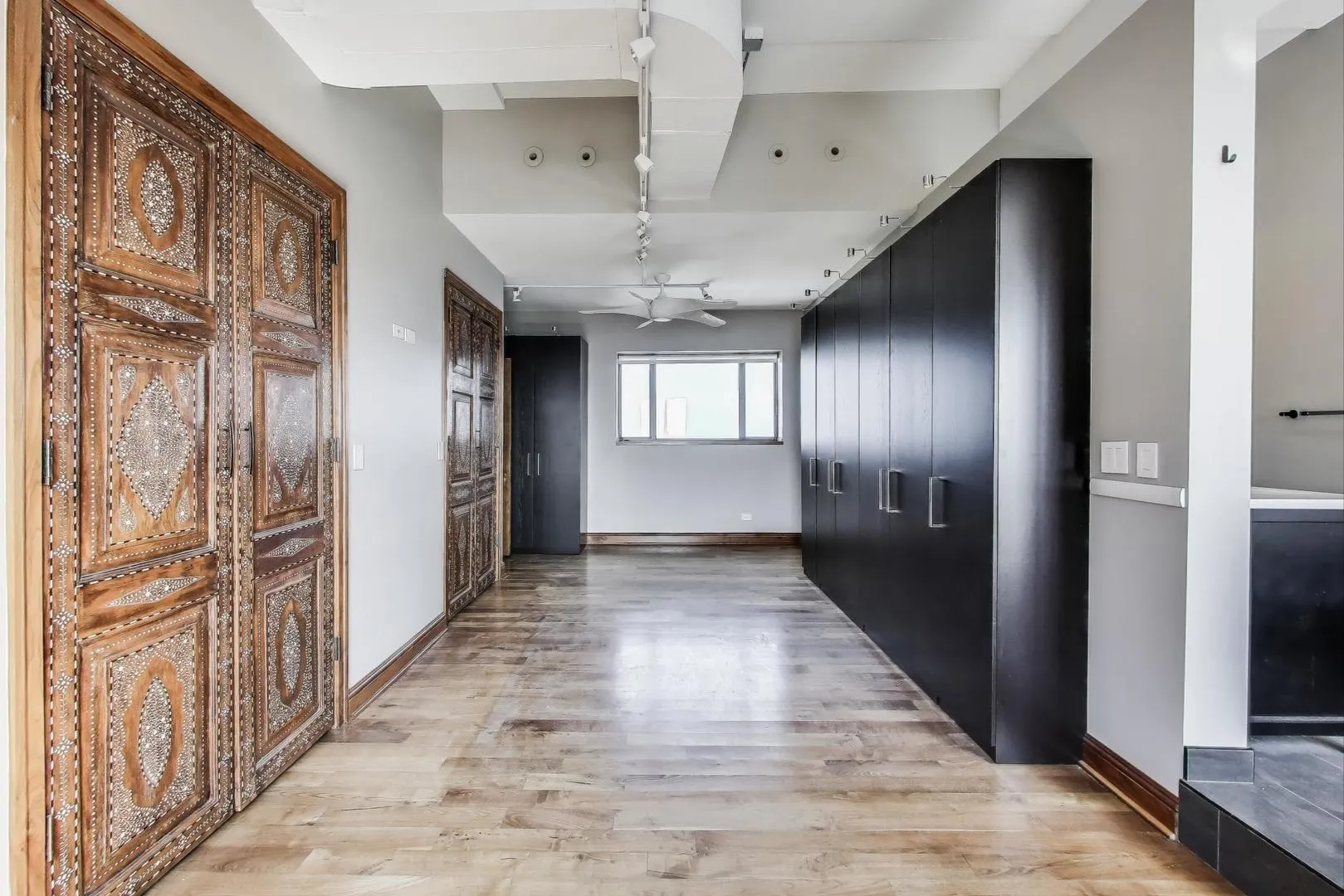 707 W Junior Terrace 12 IL