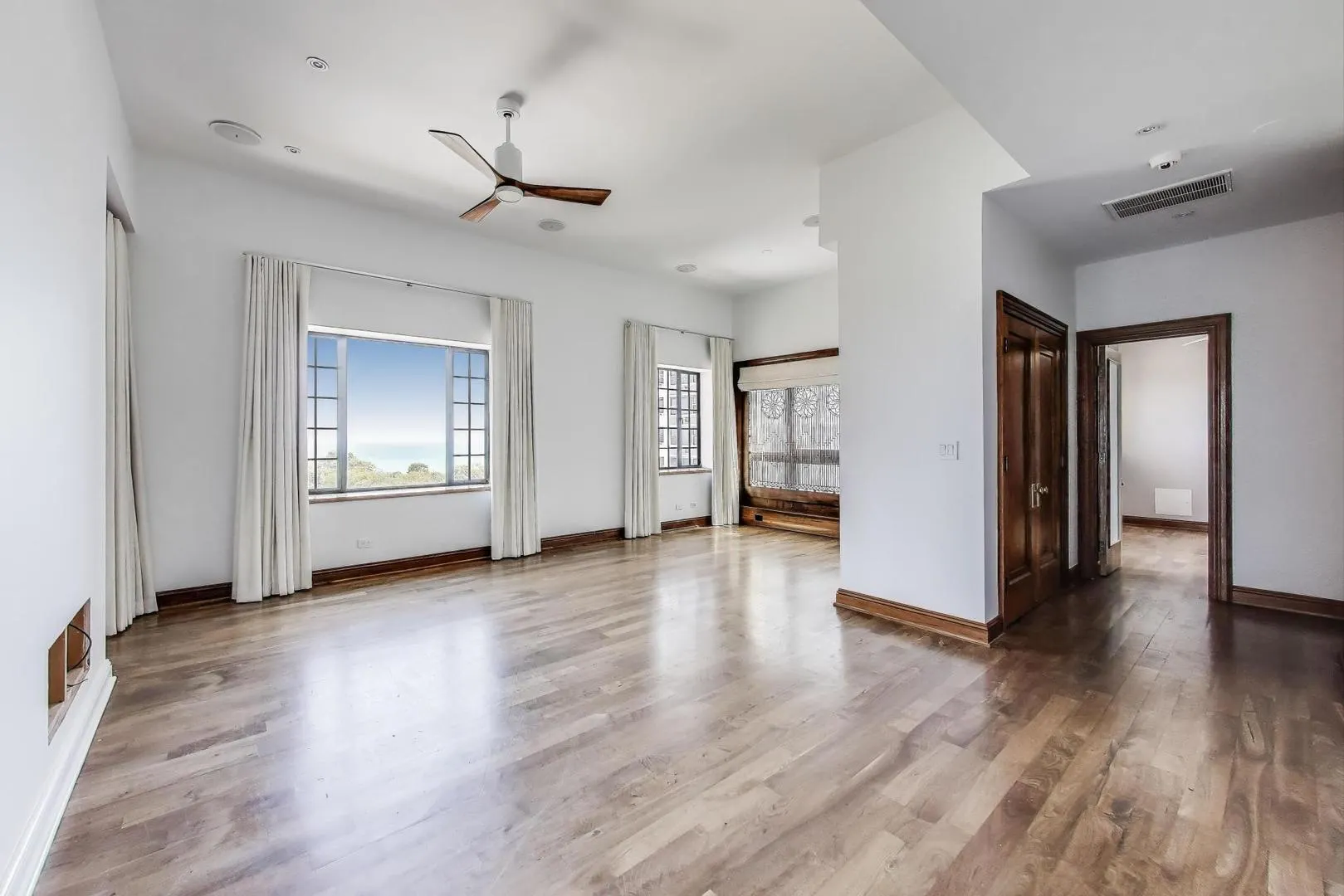 707 W Junior Terrace 12 IL