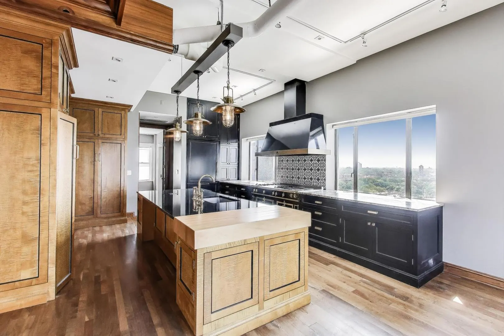 707 W Junior Terrace 12 IL