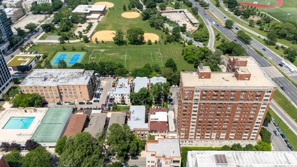 707 W Junior Terrace 12 IL