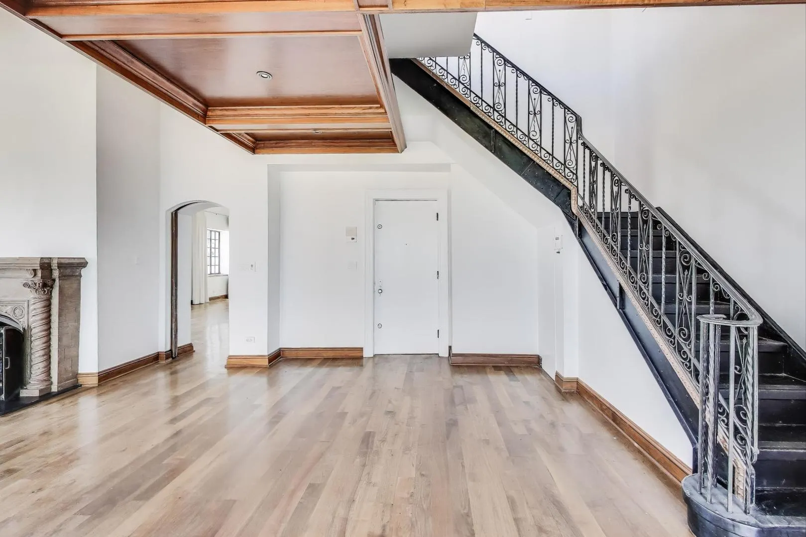 707 W Junior Terrace 12 IL