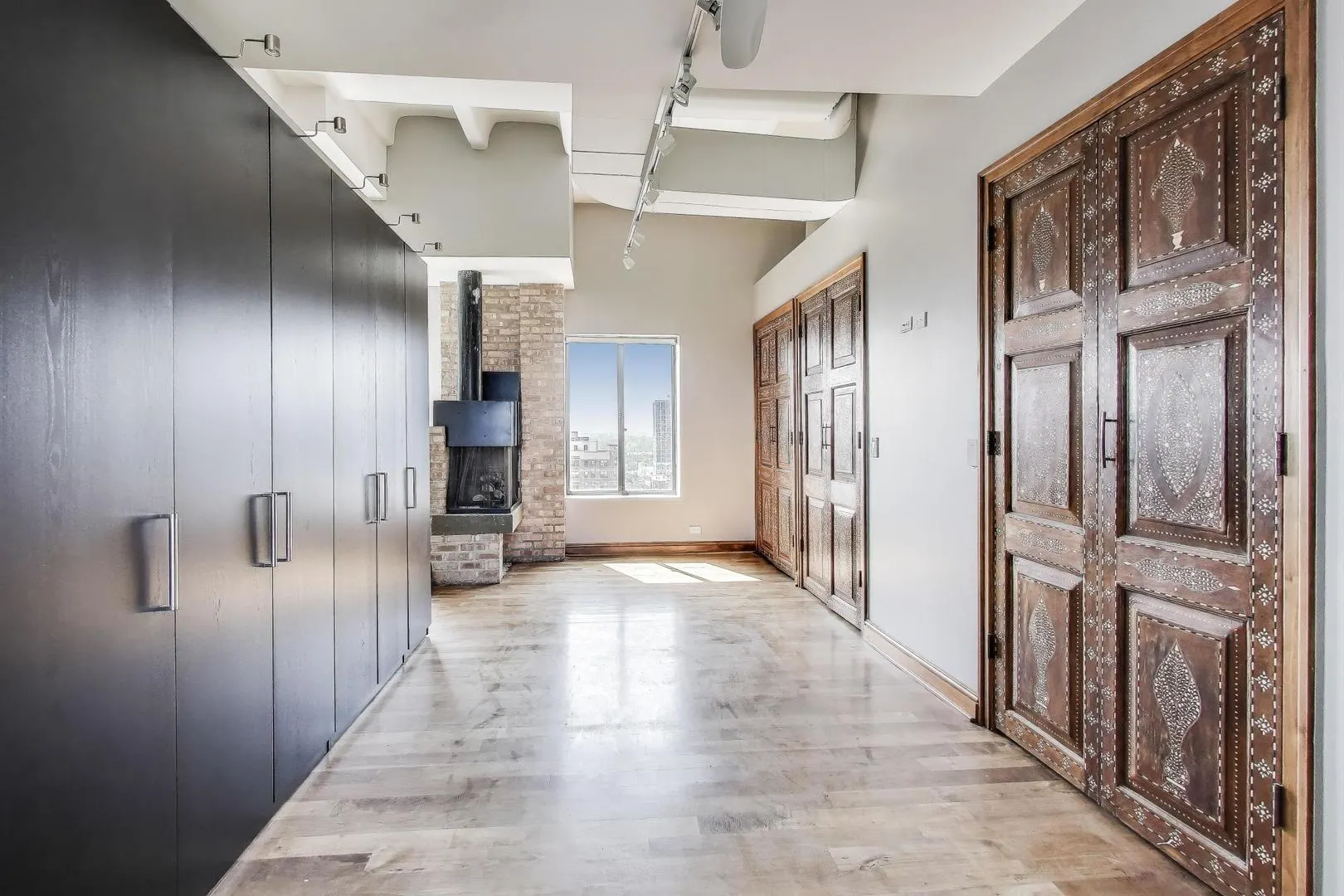 707 W Junior Terrace 12 IL