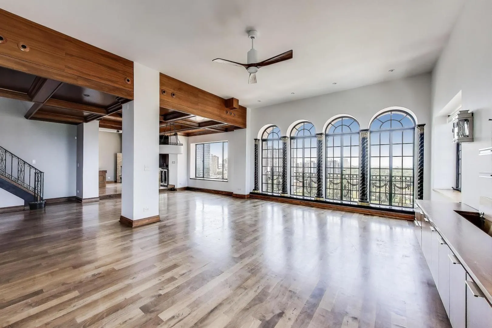 707 W Junior Terrace 12 IL