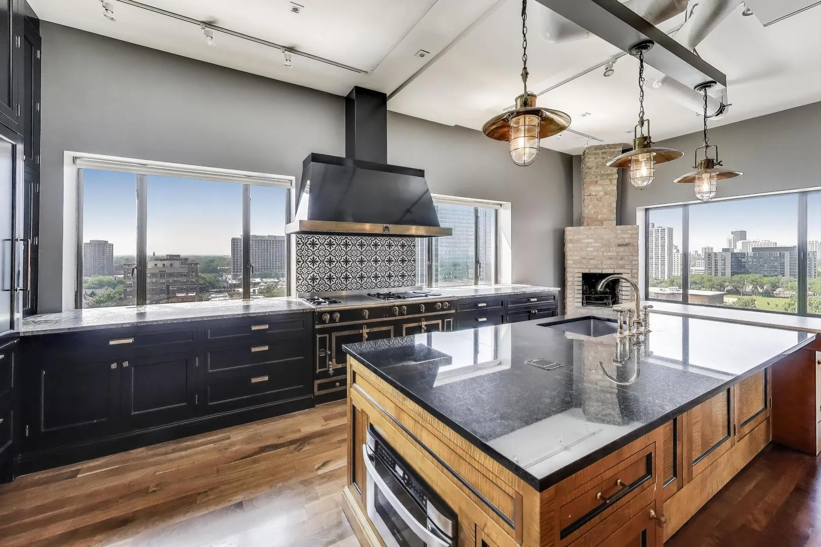 707 W Junior Terrace 12 IL