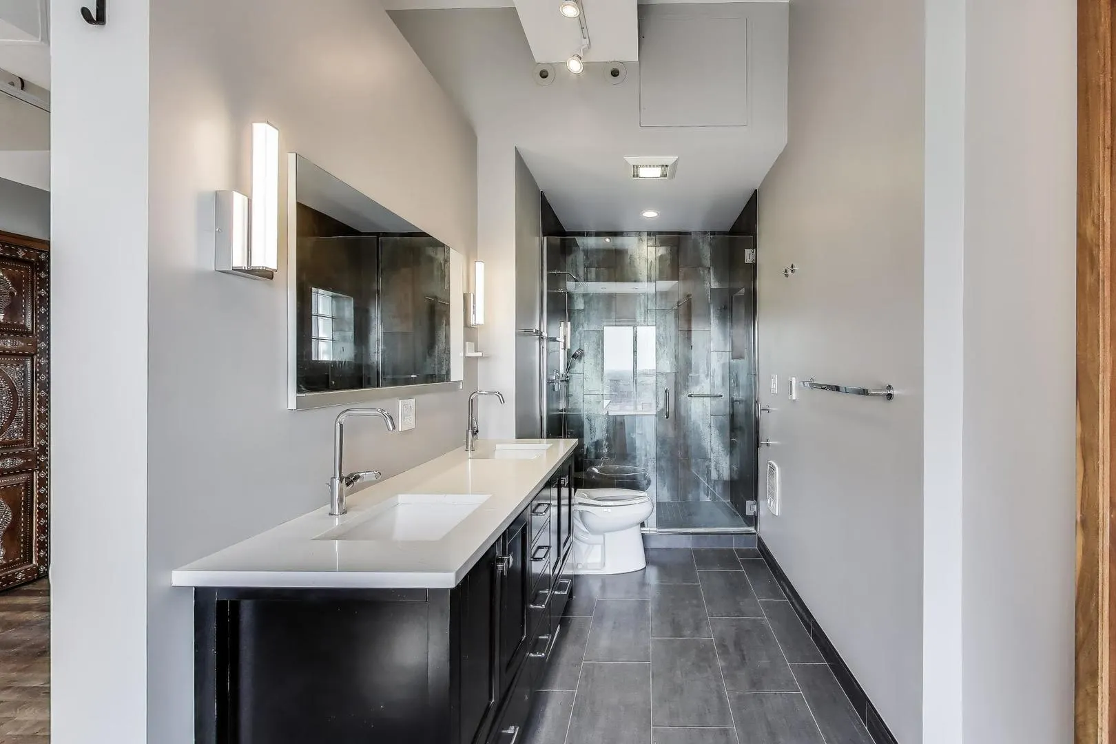707 W Junior Terrace 12 IL
