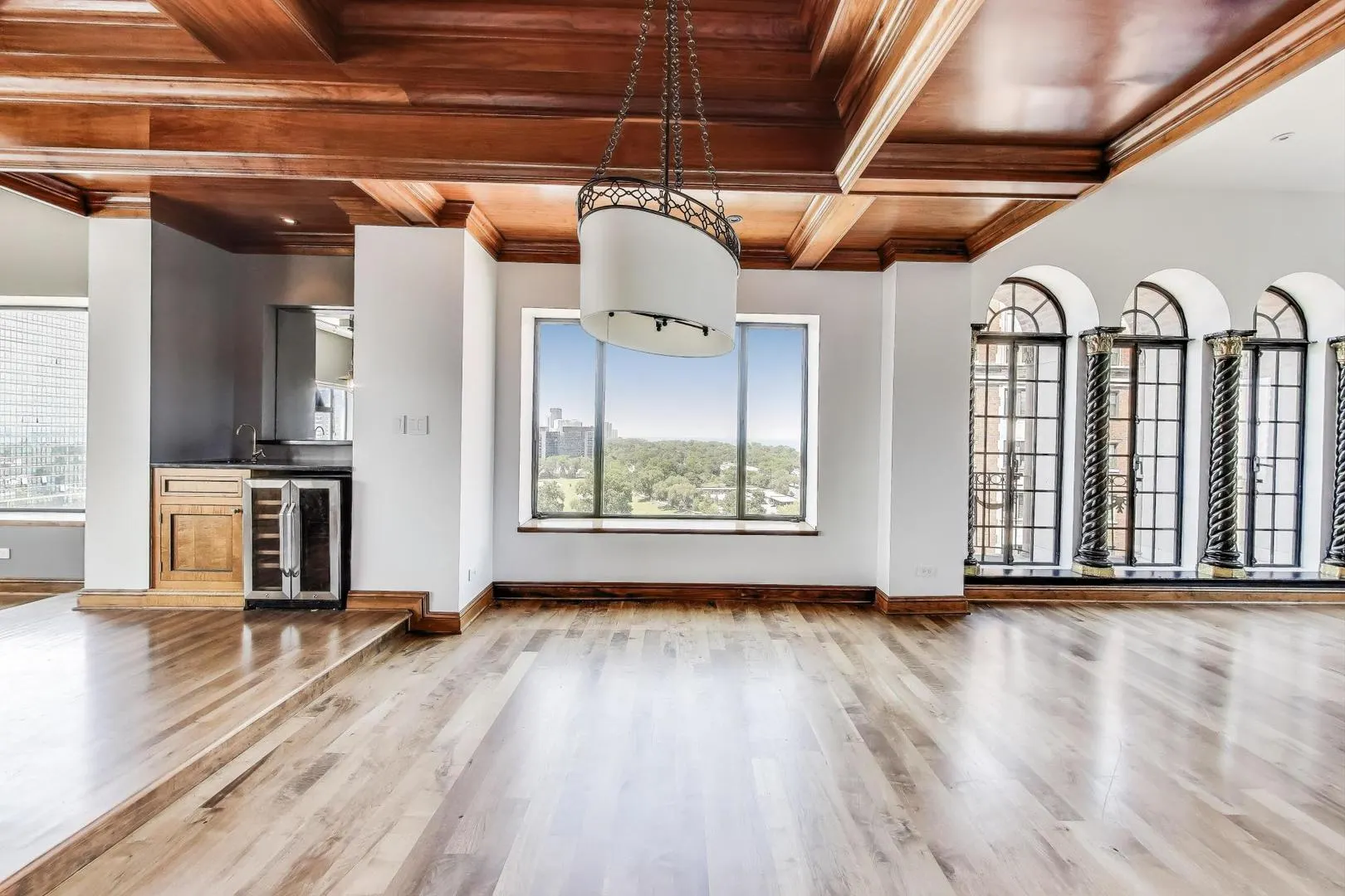 707 W Junior Terrace 12 IL