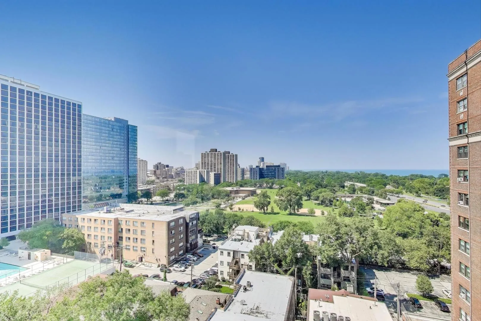707 W Junior Terrace 12 IL